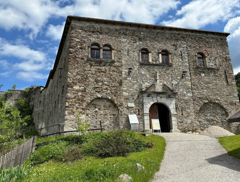 Klosterruine Arnoldstein, Austria
